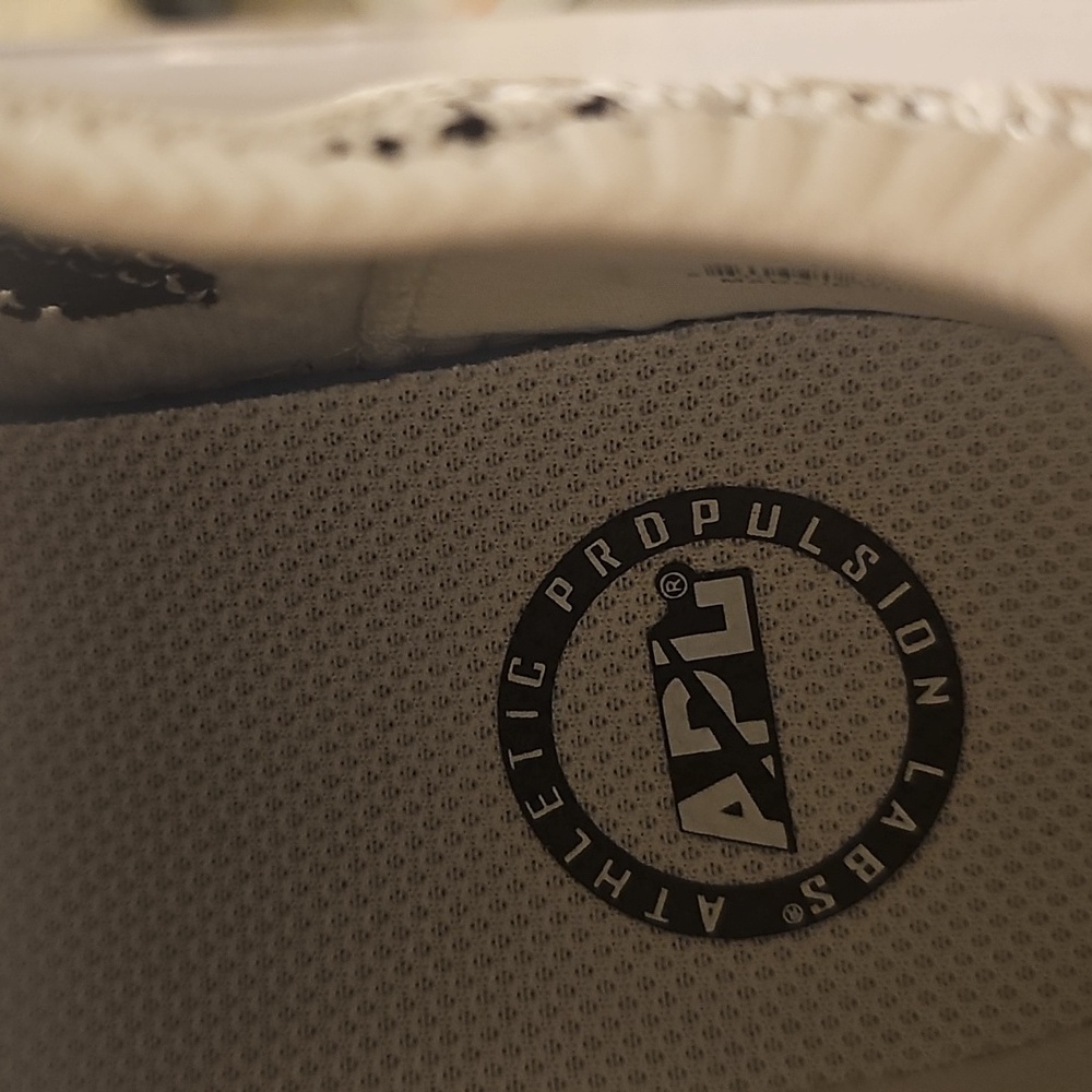 APL Women's TechLoom Wave in Ivory and Navy - Picture 7 of 8